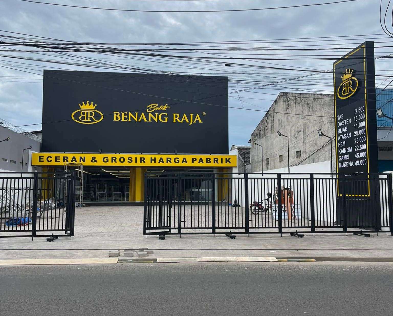 Benang Raja Cianjur dan Pilihan Toko Baju Keluarga